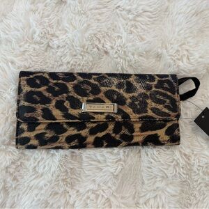 Tahari Leopard Print Clutch Wallet – NEW with Tags 🐆